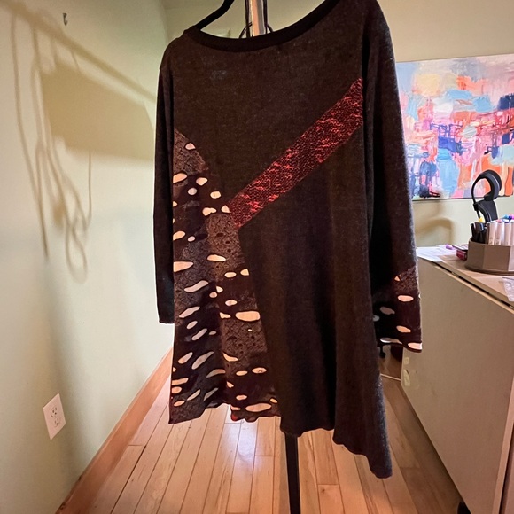 Large Funky tunic-great textures and colors. Super comfy - Picture 5 of 10